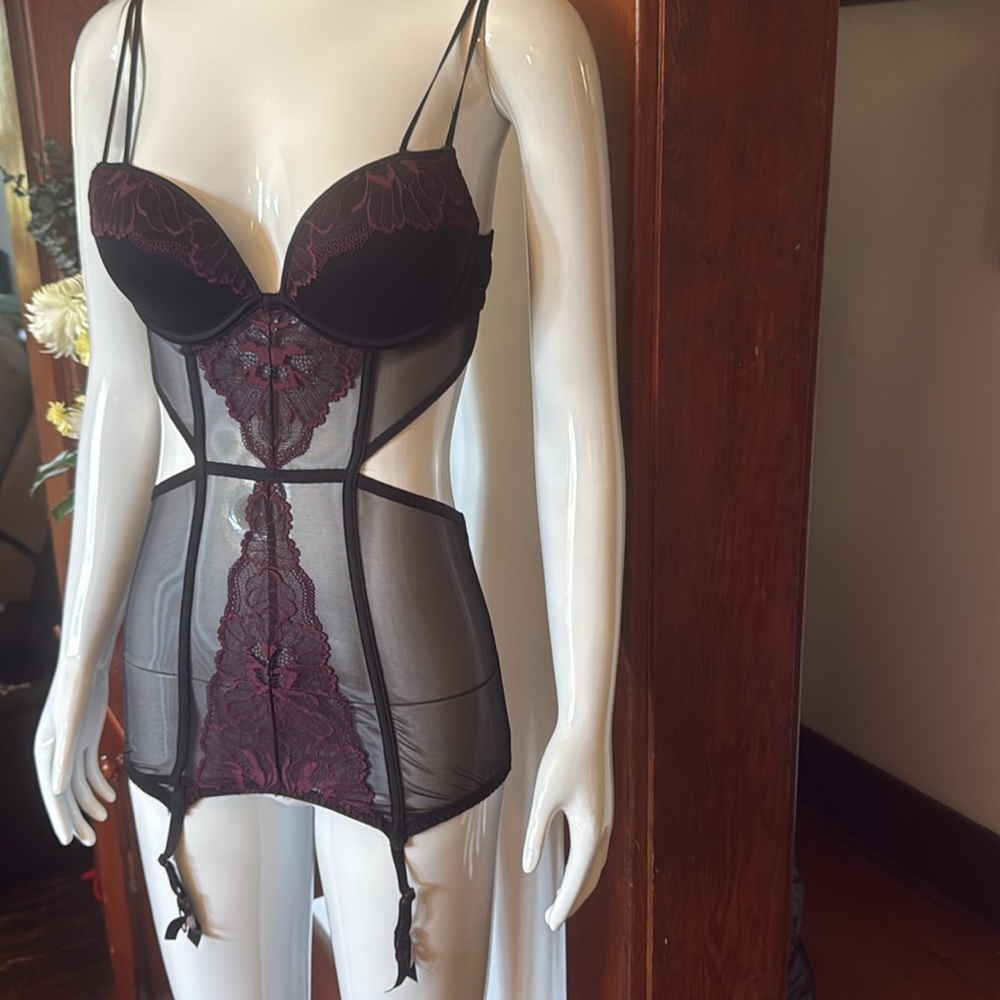 Super sexy burgundy and black lingerie with garter belt clasps. L new size small